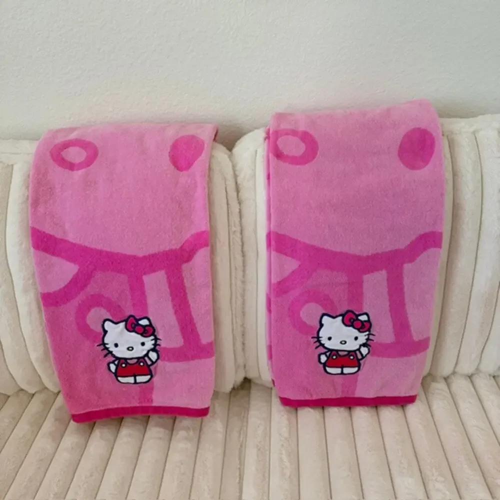 Sanrio HELLO KITTY Lot of 2 Bath Towels Embroidered Applique 100% Cotton